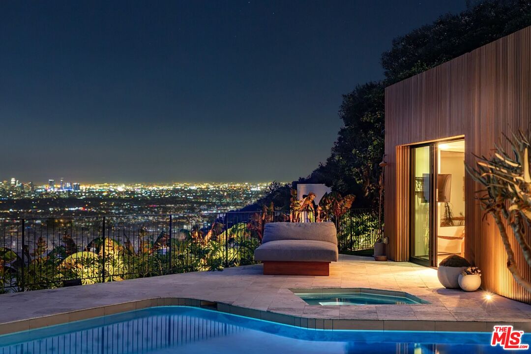 1883 Rising Glen Rd, Sunset Strip
