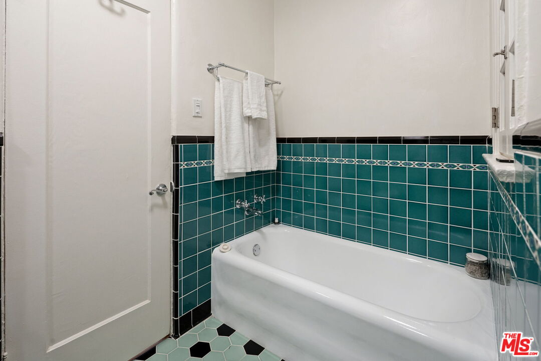 1345 N Hayworth Ave Unit: 2, West Hollywood 
