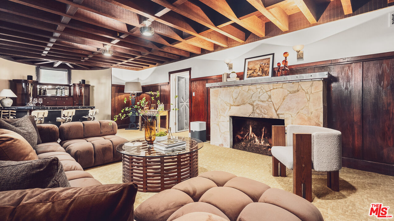 233 Marguerita Ave