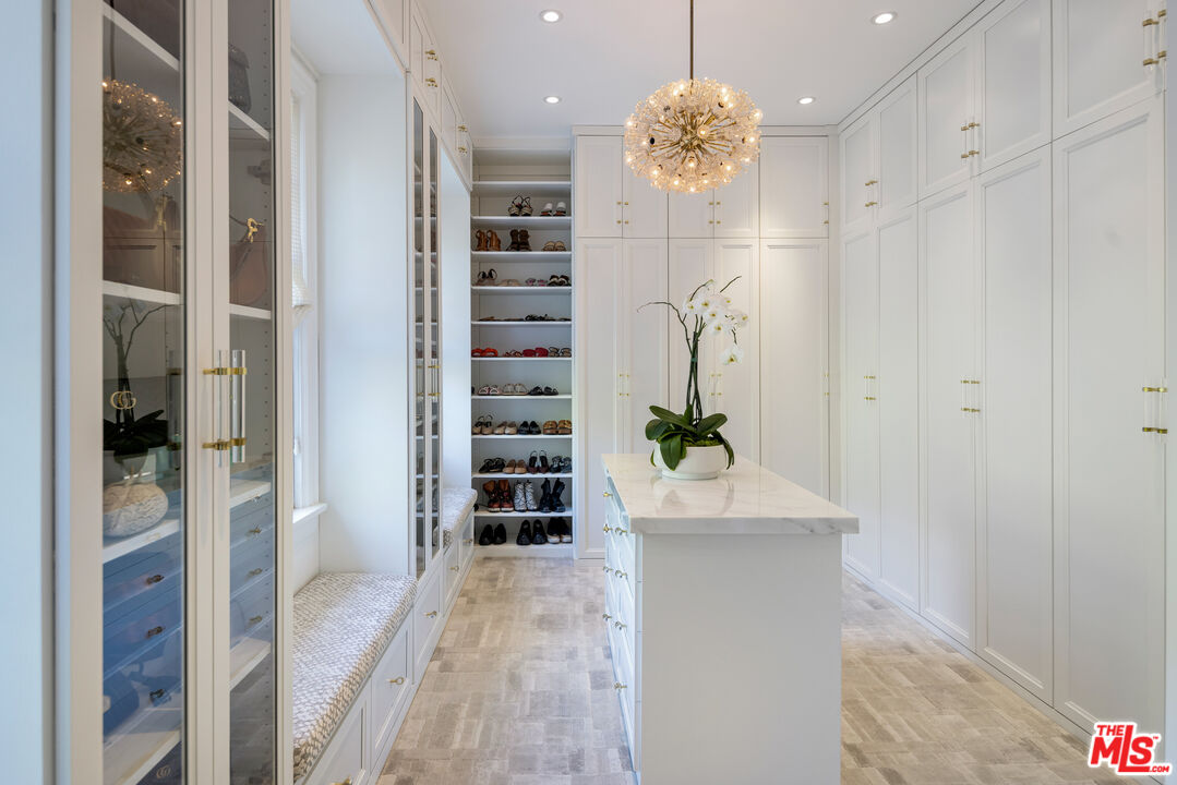 9135 Hazen Dr, Beverly Hills