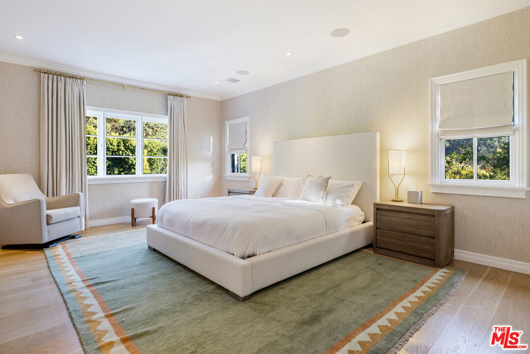 9135 Hazen Dr, Beverly Hills