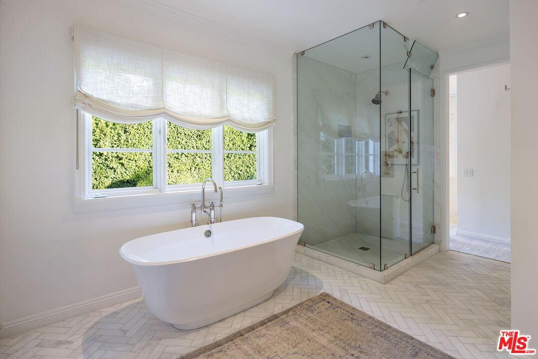 9135 Hazen Dr, Beverly Hills