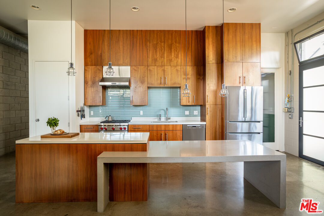 1534 17th St Unit: 105, Santa Monica 