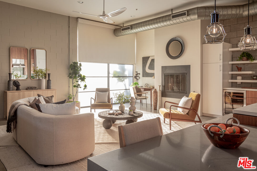 1534 17th St Unit: 105, Santa Monica 