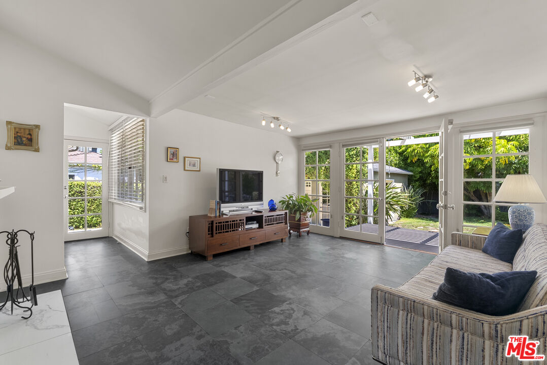 4718 Columbus Ave, Sherman Oaks