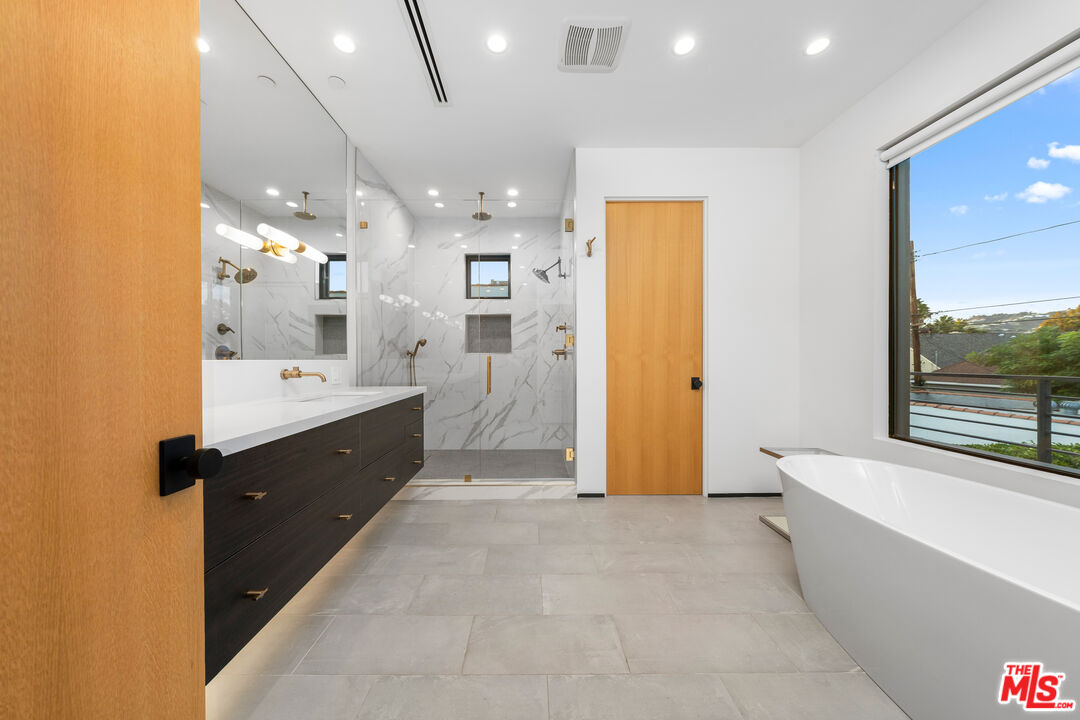 6115 W 6th St, Beverly Grove 