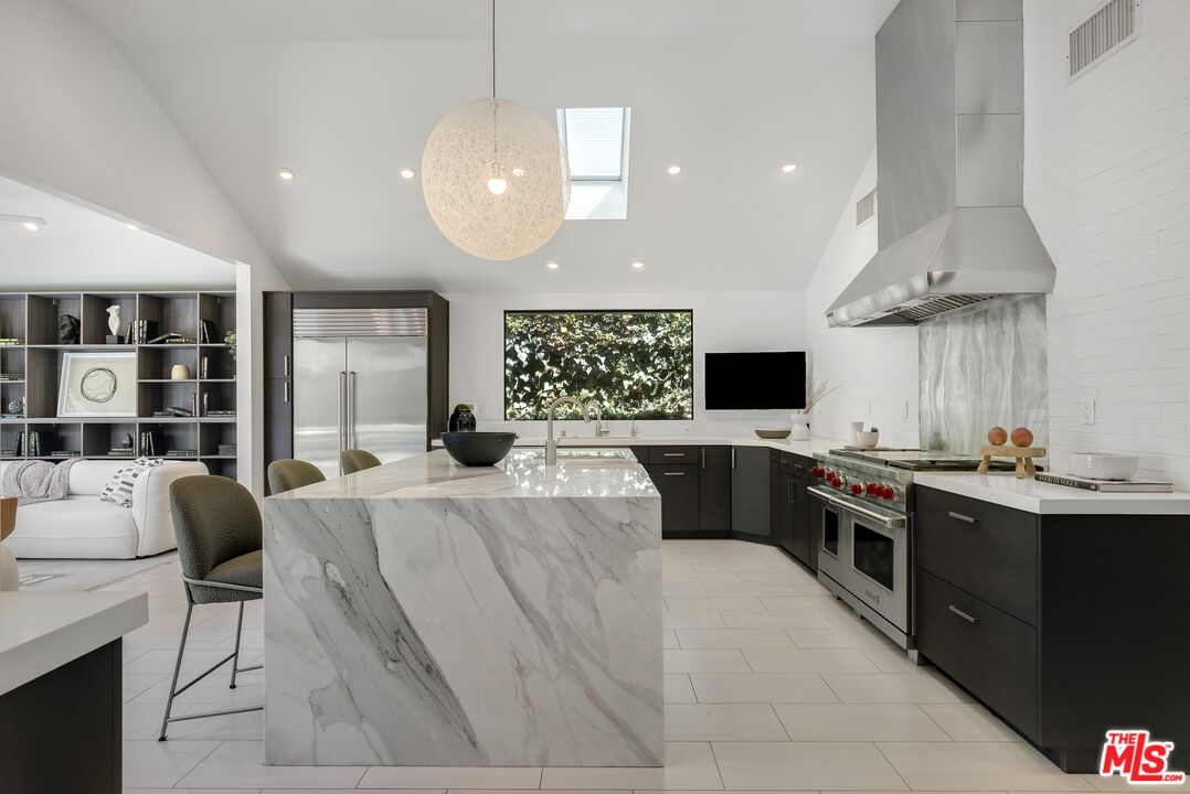521 Loring Ave