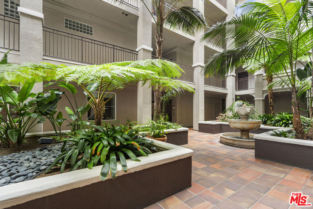 4060 Glencoe Ave Unit: 301, Marina Del Ray 