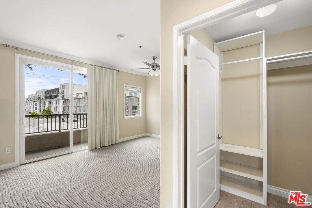 4060 Glencoe Ave Unit: 301, Marina Del Ray 