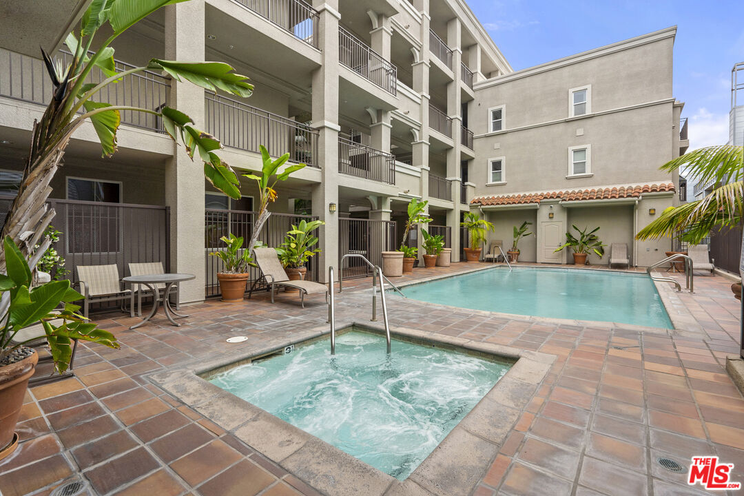 4060 Glencoe Ave Unit: 301, Marina Del Ray 