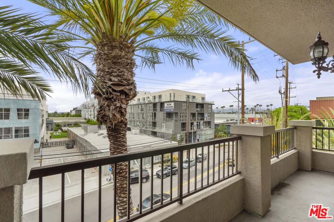 4060 Glencoe Ave Unit: 301, Marina Del Ray 