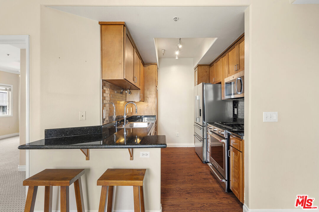 4060 Glencoe Ave Unit: 301, Marina Del Ray 