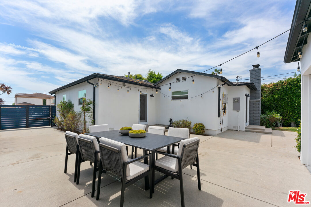 6417 W 83rd St, Westchester 
