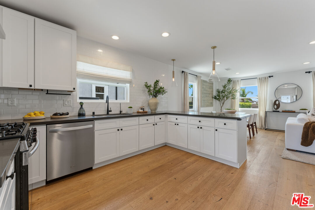 6417 W 83rd St, Westchester 
