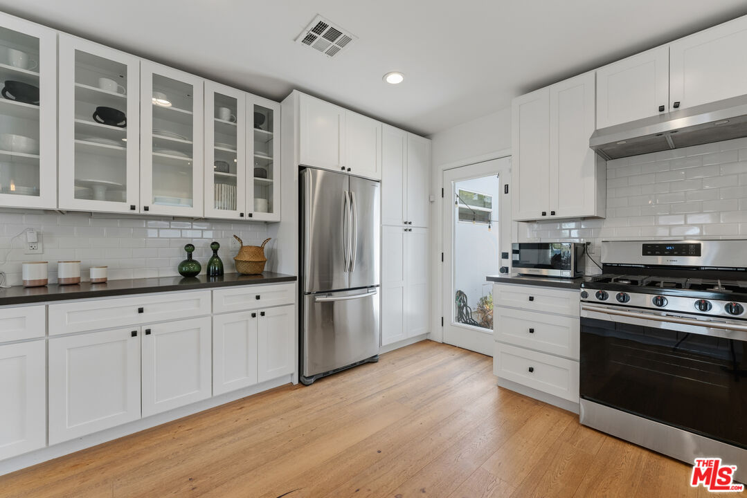 6417 W 83rd St, Westchester 