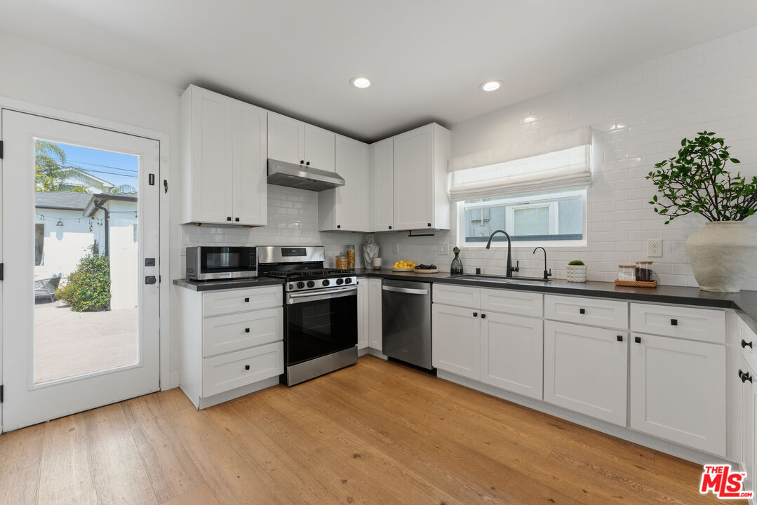 6417 W 83rd St, Westchester 