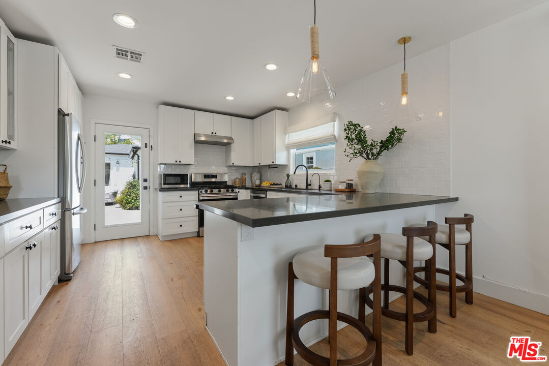 6417 W 83rd St, Westchester 
