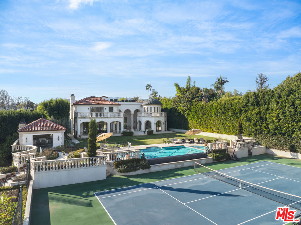 274 N Tigertail Rd, Brentwood 