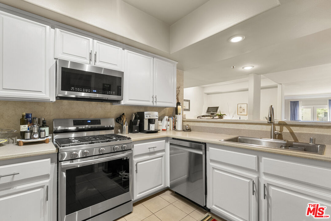 12011 Goshen Ave Unit: 102