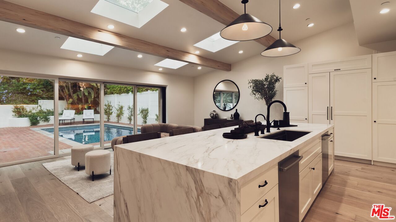 1507 N Bundy Dr, Brentwood 