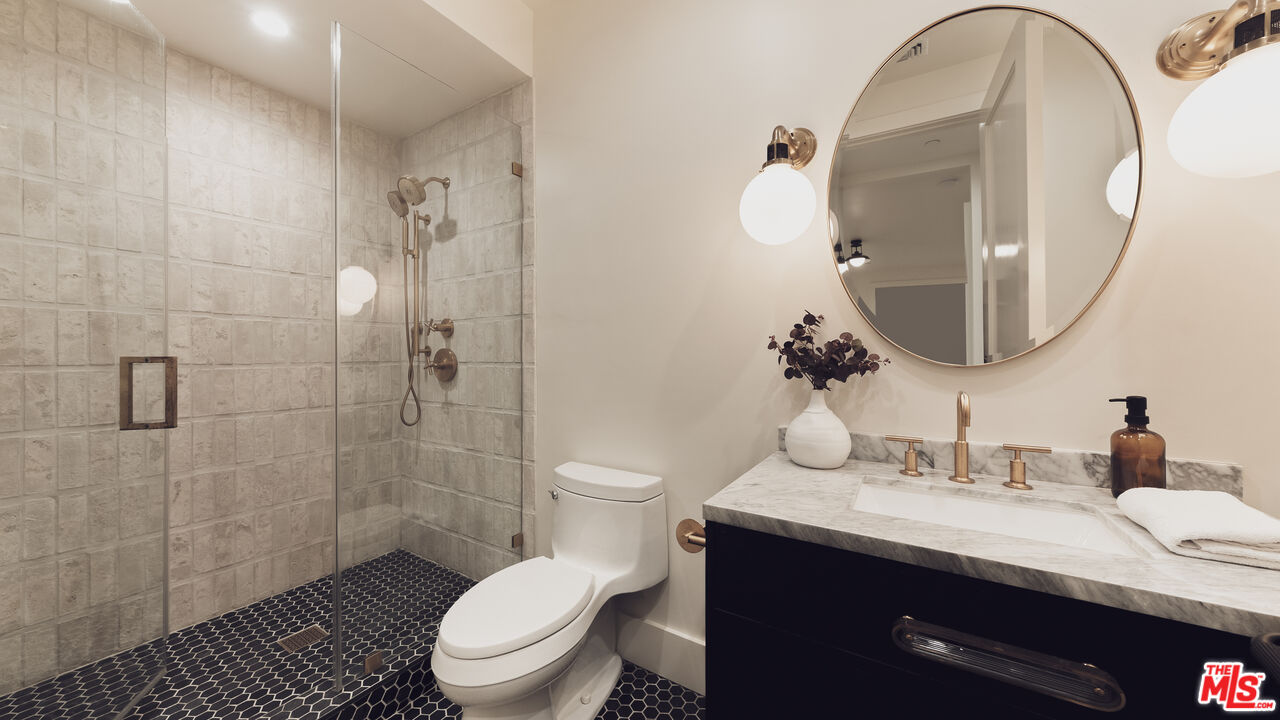 1507 N Bundy Dr, Brentwood 