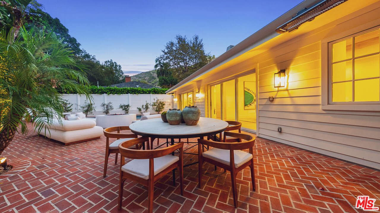 1507 N Bundy Dr, Brentwood 