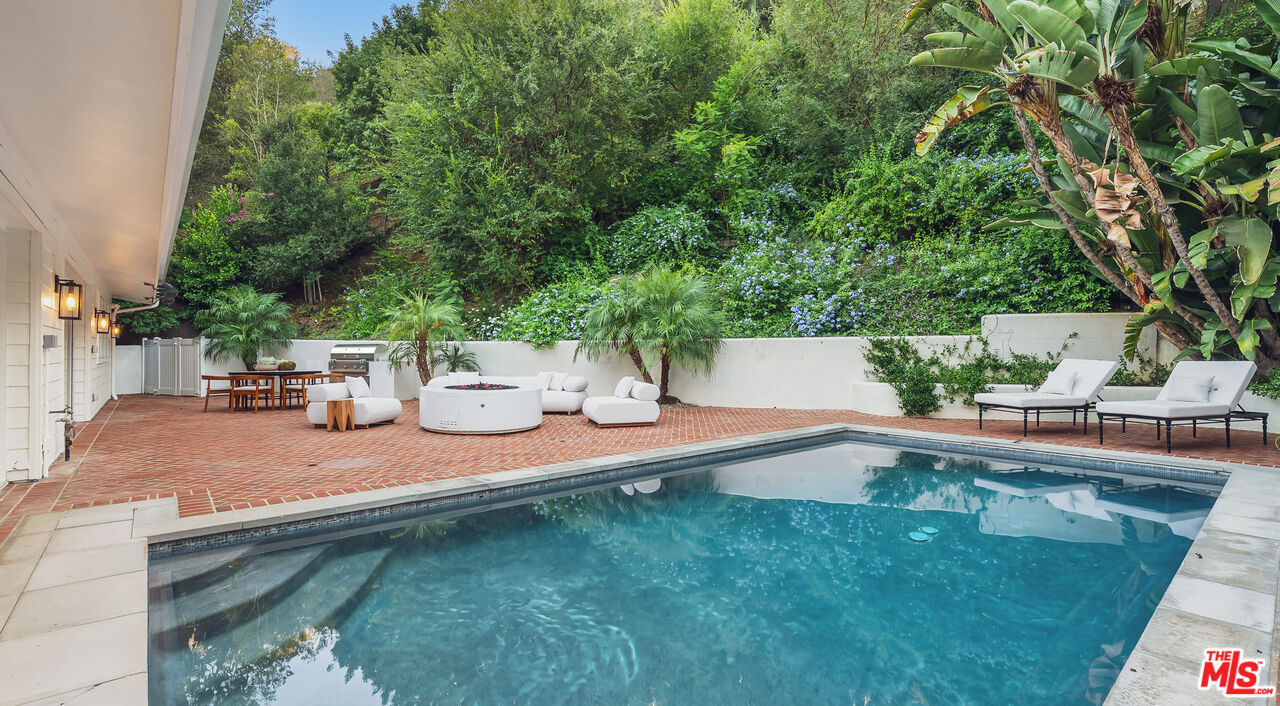 1507 N Bundy Dr, Brentwood 