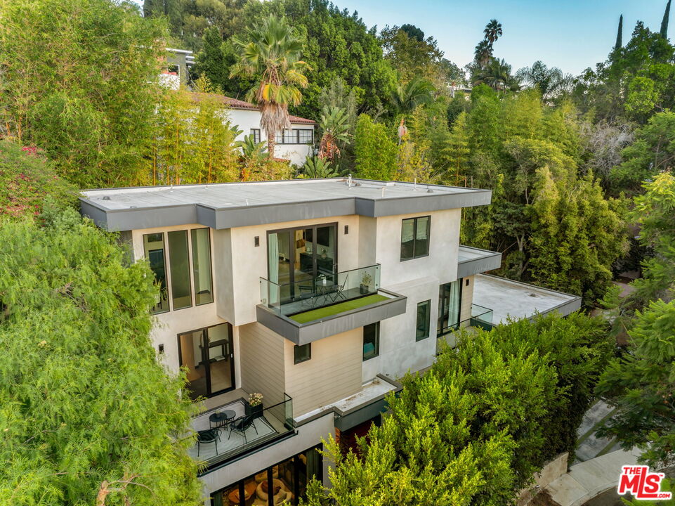 2260 Alcyona Dr, Beachwood Canyon