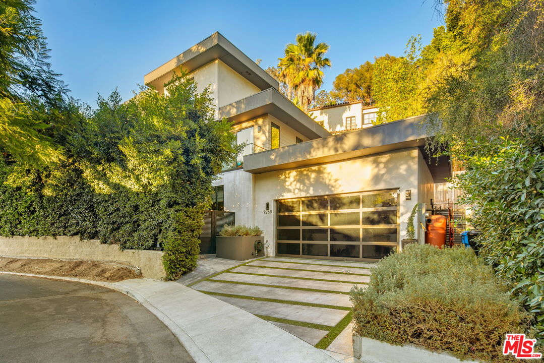 2260 Alcyona Dr, Beachwood Canyon