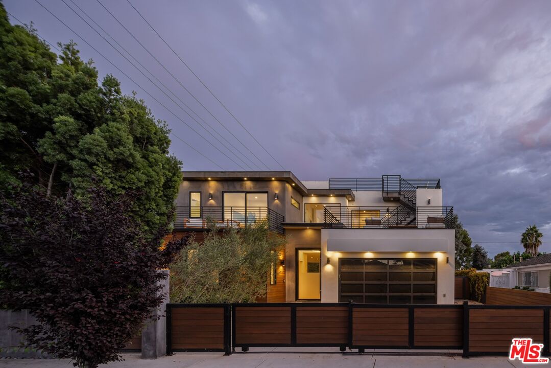1390 Morningside Way, Venice 