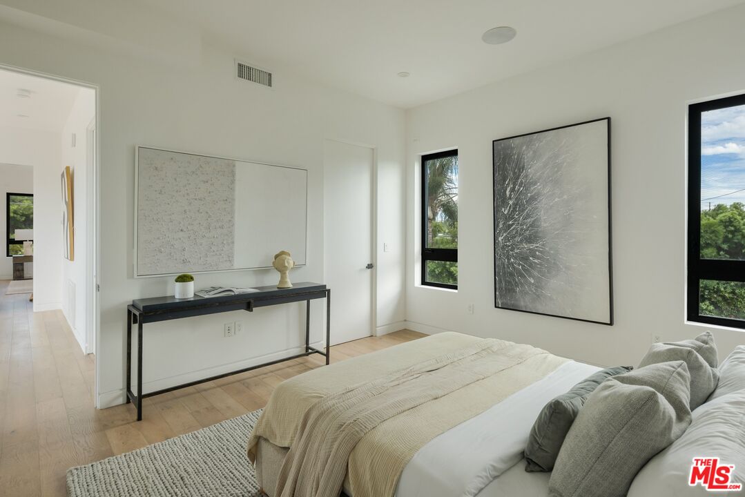 1390 Morningside Way, Venice 