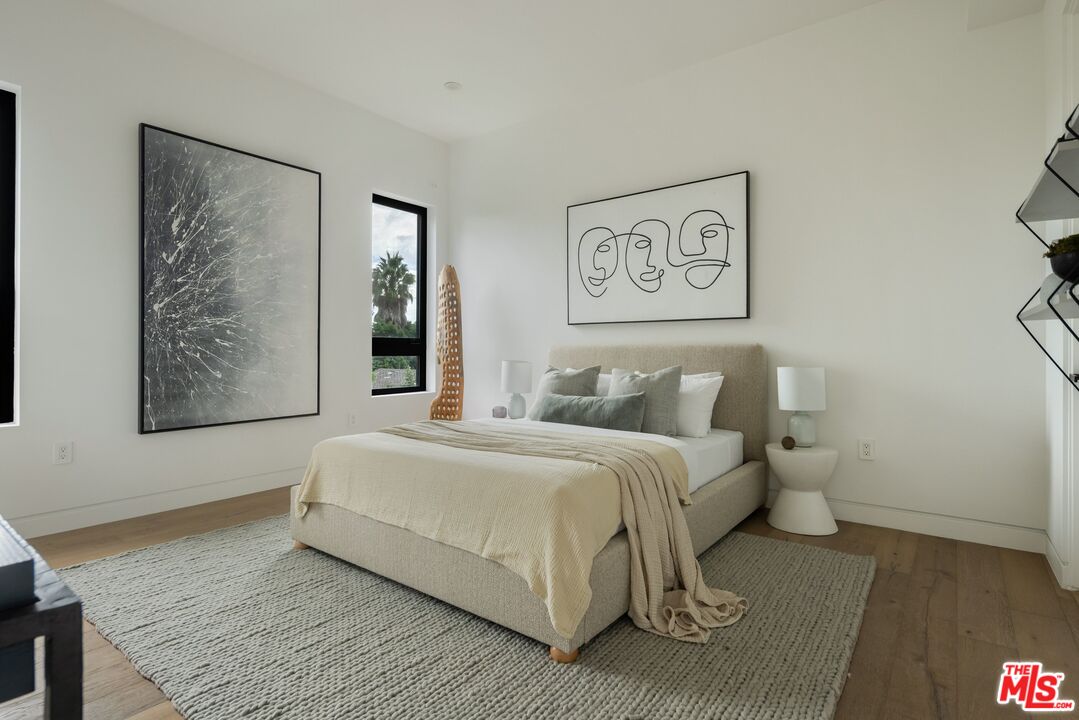 1390 Morningside Way, Venice 