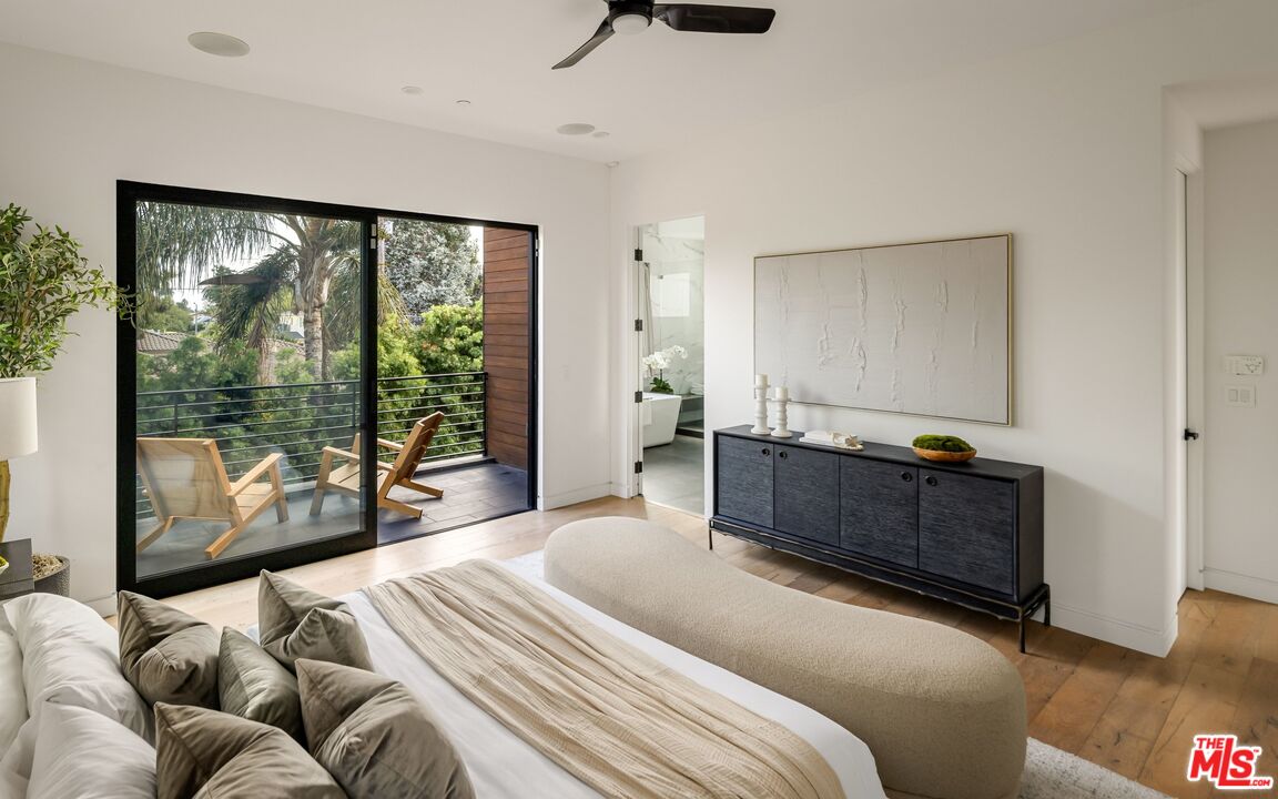1390 Morningside Way, Venice 