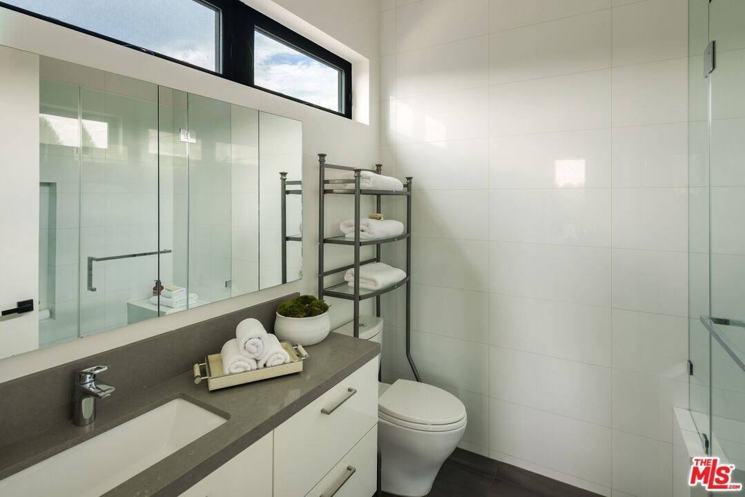 1390 Morningside Way, Venice 