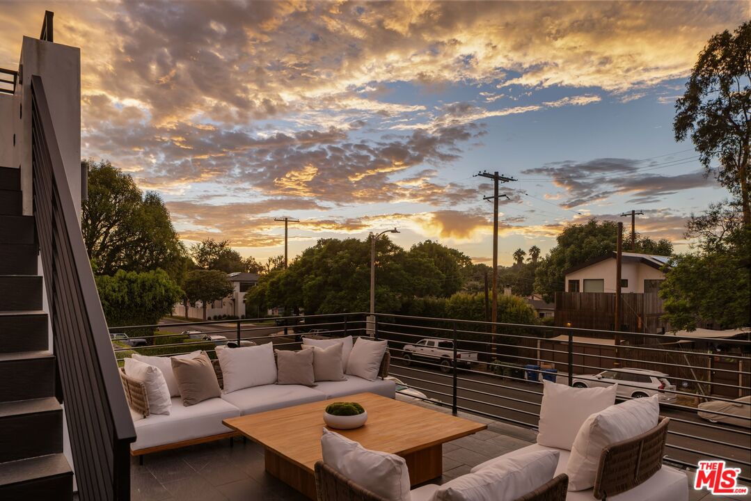 1390 Morningside Way, Venice 