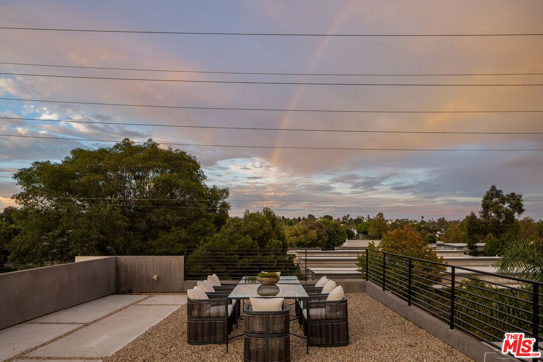 1390 Morningside Way, Venice 