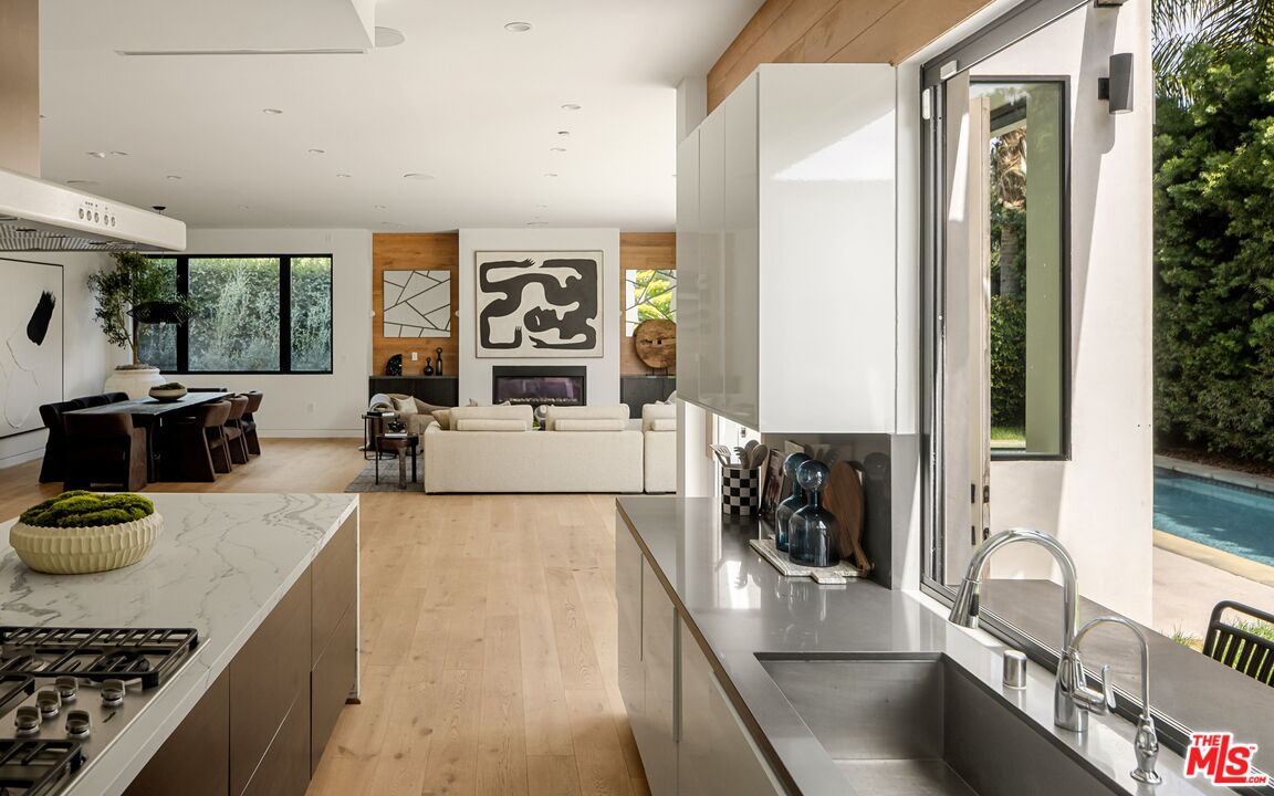 1390 Morningside Way, Venice 