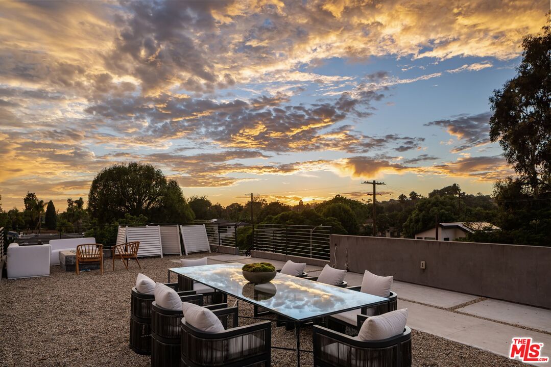 1390 Morningside Way, Venice 