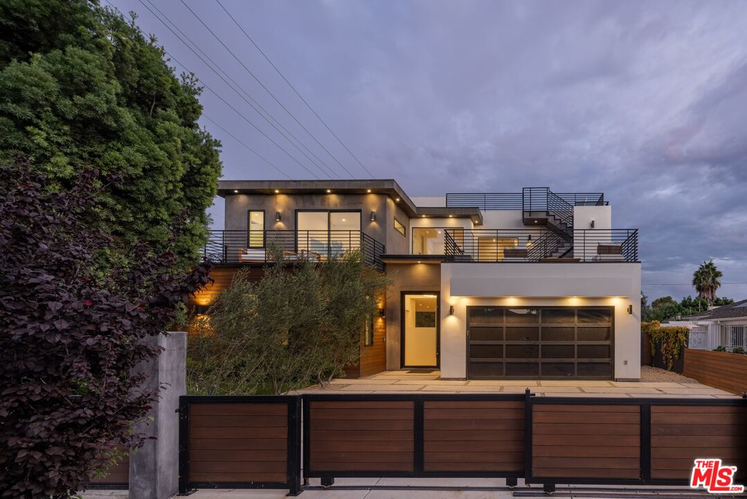 1390 Morningside Way, Venice 