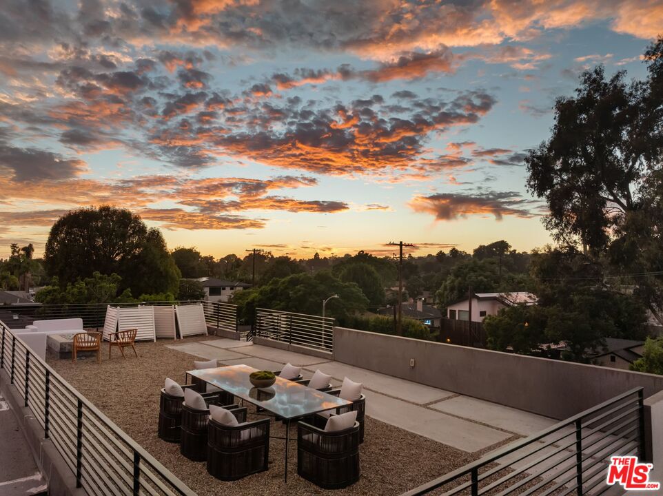 1390 Morningside Way, Venice 