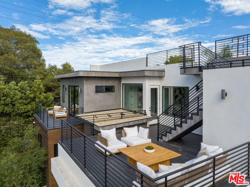 1390 Morningside Way, Venice 