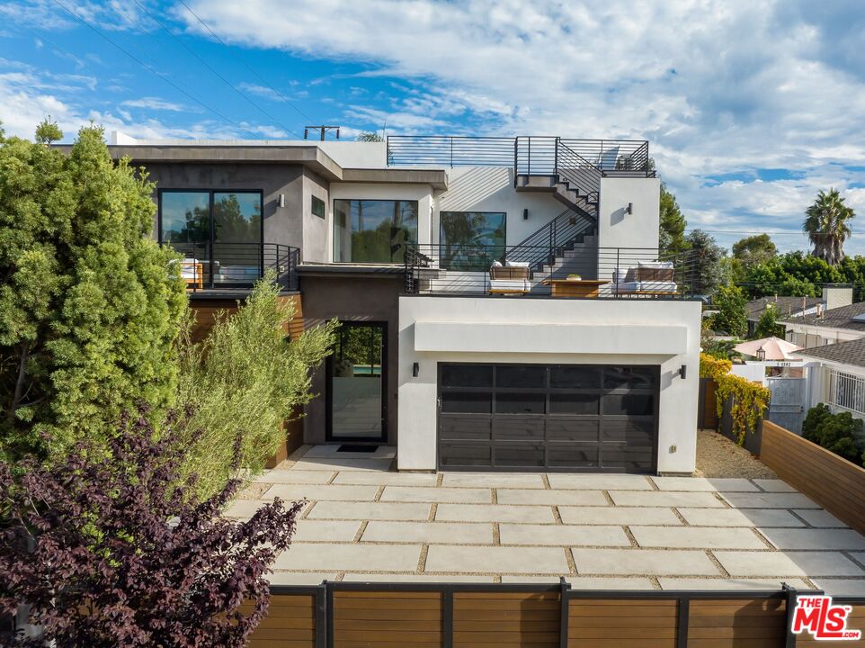 1390 Morningside Way, Venice 