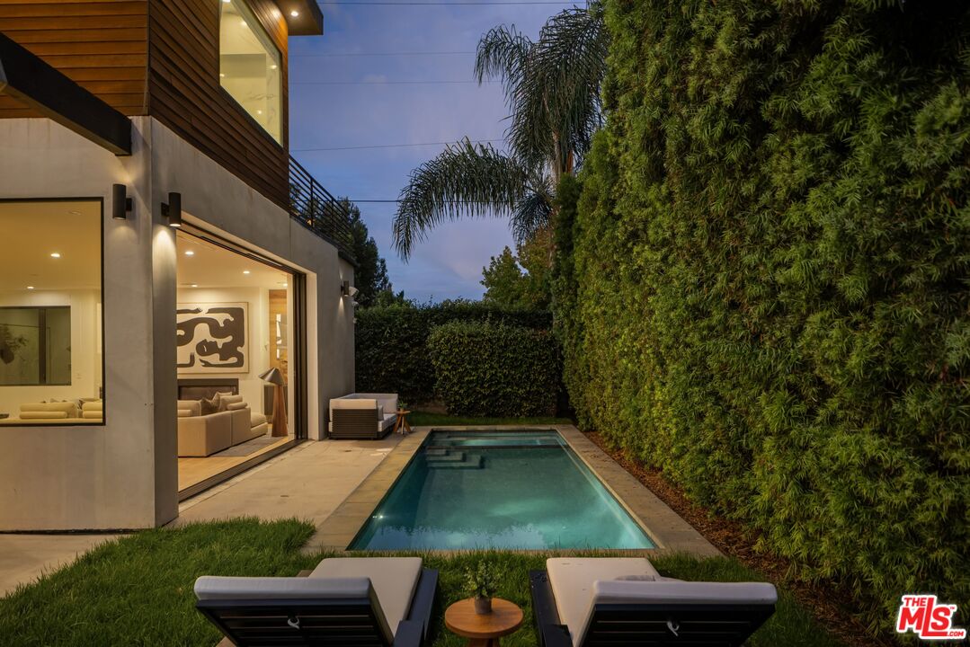 1390 Morningside Way, Venice 