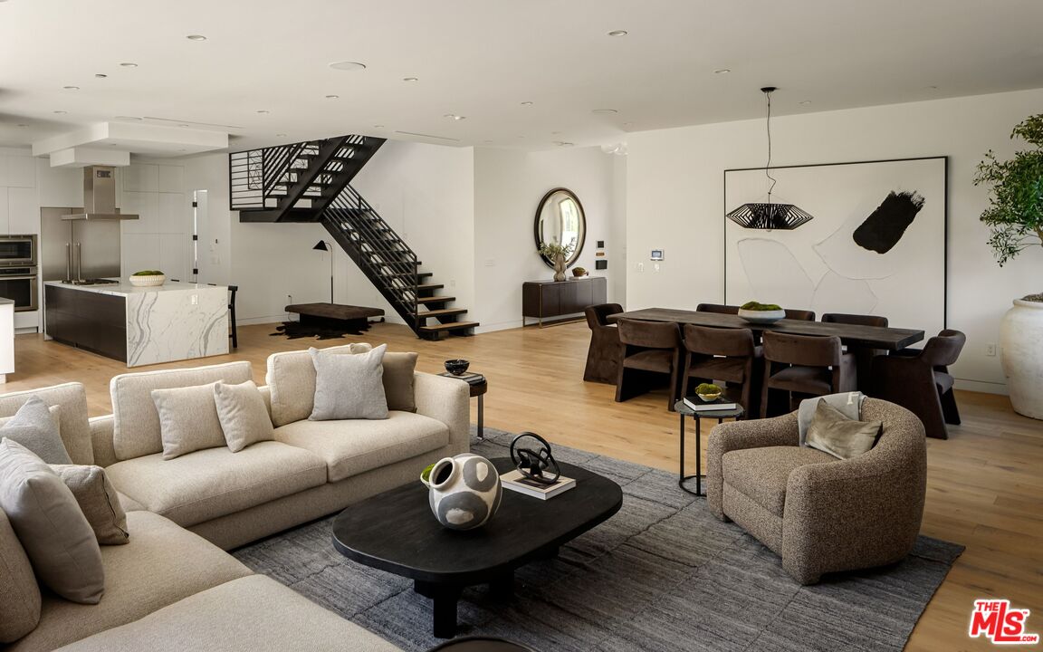 1390 Morningside Way, Venice 