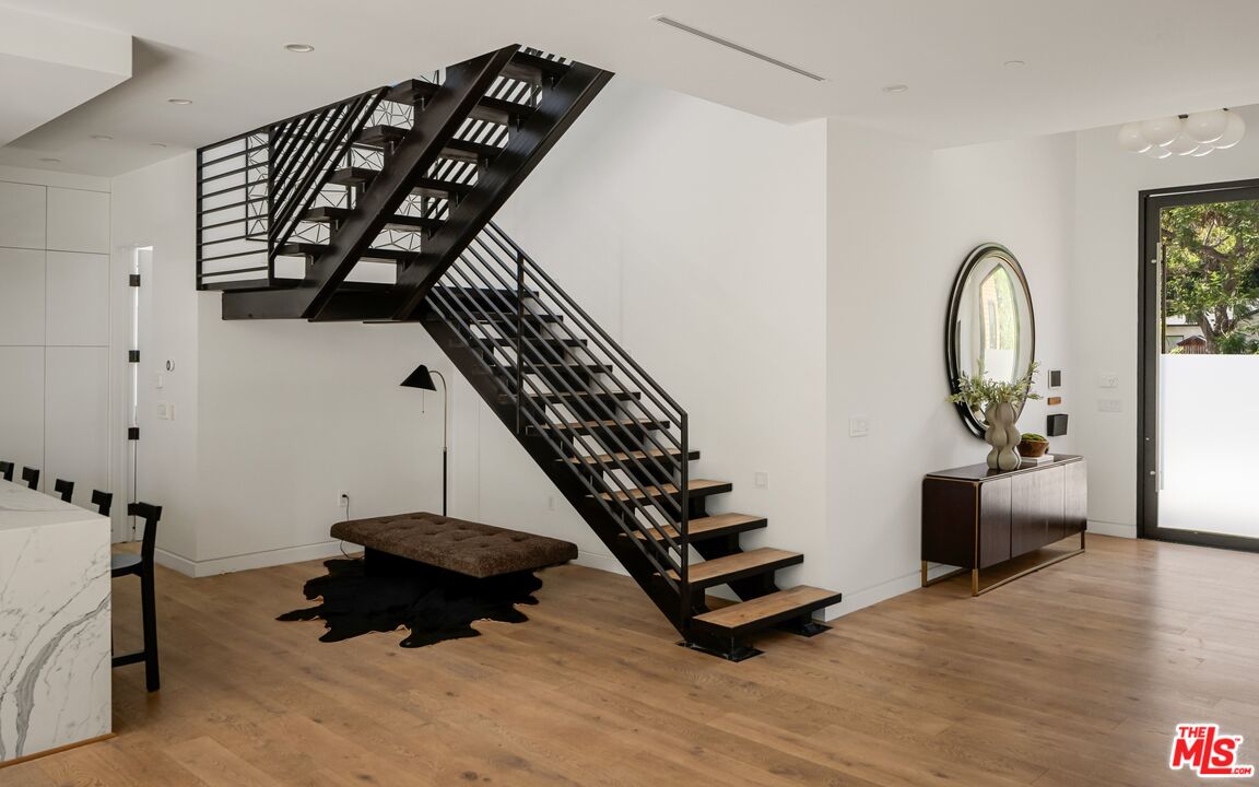 1390 Morningside Way, Venice 