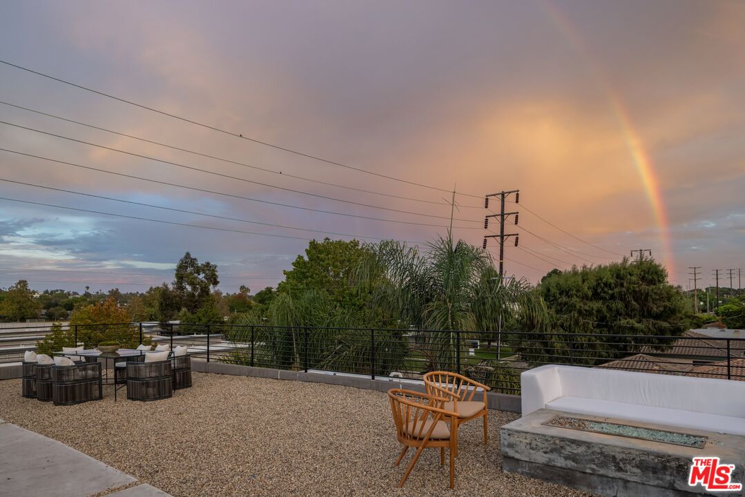 1390 Morningside Way, Venice 
