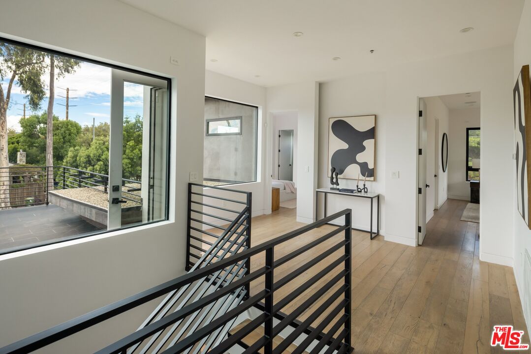 1390 Morningside Way, Venice 
