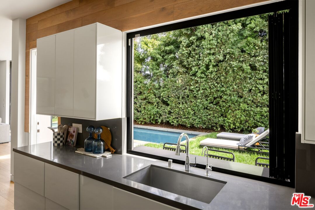 1390 Morningside Way, Venice 
