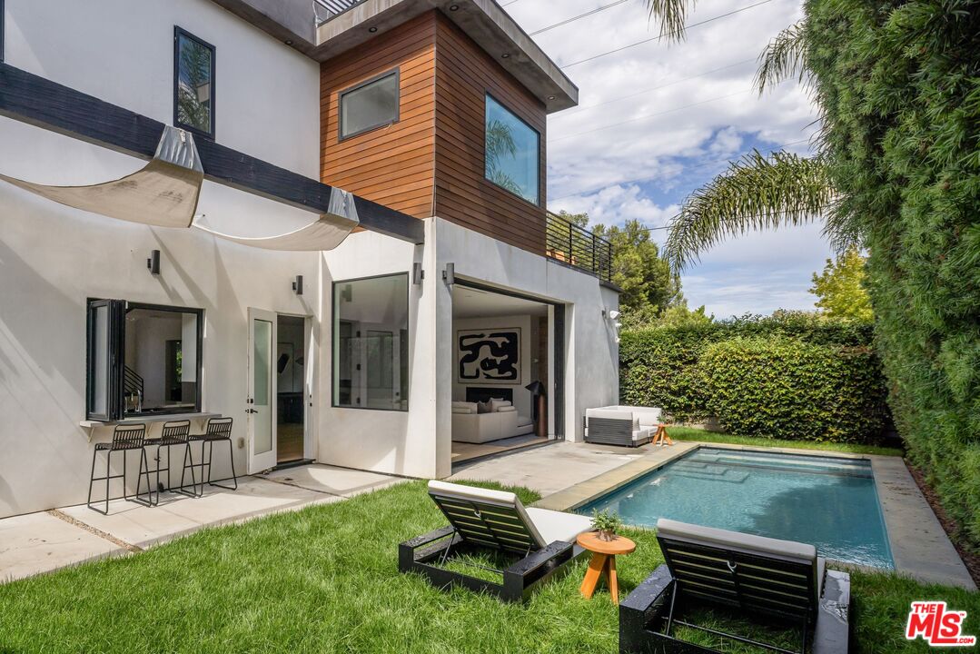 1390 Morningside Way, Venice 