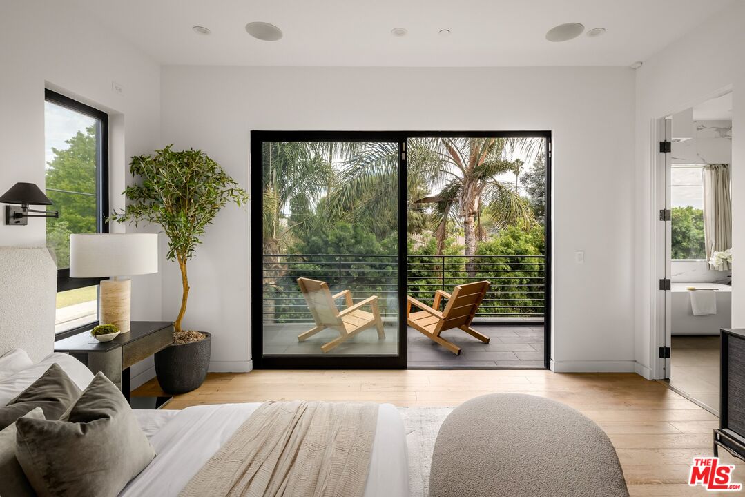 1390 Morningside Way, Venice 